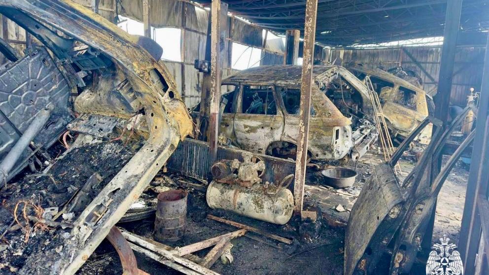 В селе Юца пожар уничтожил 6 машин в автосервисе