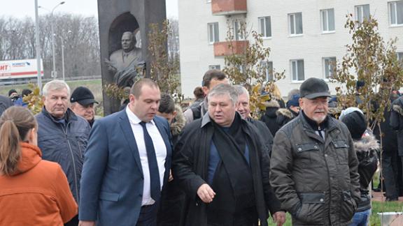 Адмиральский парк в Михайловске помогали сажать севастопольские и ставропольские кадеты