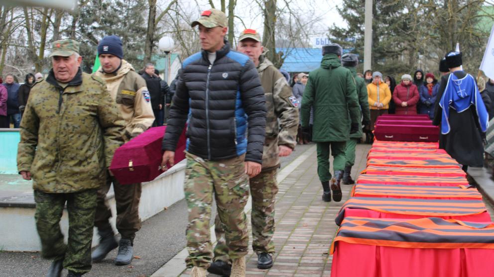 В ставропольском селе торжественно захоронили останки пятнадцати красноармейцев
