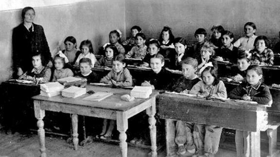 Это было в Кисловодске, в женской школе номер три