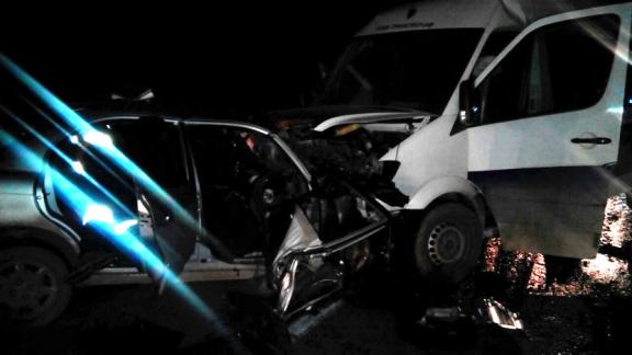 Микроавтобус и легковушка столкнулись в Предгорном районе, есть жертвы