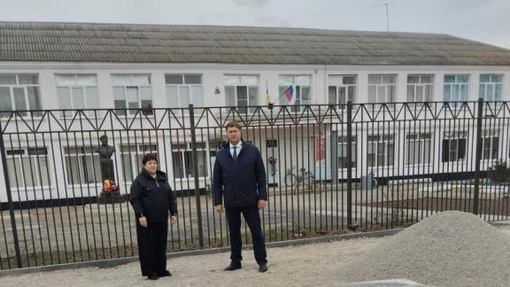 В селе Бурлацком благоустроят пришкольную территорию