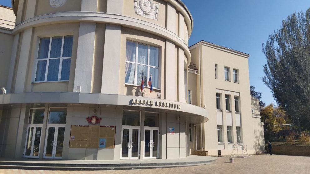 Ансамбль «Ставрополье» выступил с праздничным концертом в ЛНР