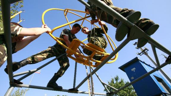 Лидеры спортивного турнира «А ну-ка парни!» попадут в «Школу Выживания»