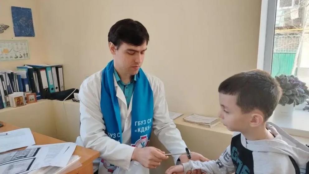 Врачи детской больницы провели приём в хуторе Шпаковского округа