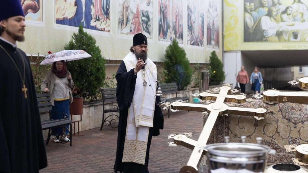 В Пятигорске обновлены кресты старинного Михайловского собора