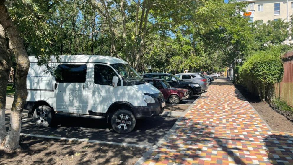 На улице Осетинской в Ставрополе обустроили парковочные места