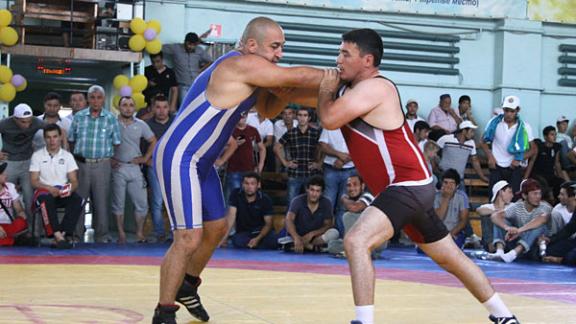 Турнир по вольной борьбе «Степные богатыри» в Нефтекумске: ногайцы боролись не на шутку