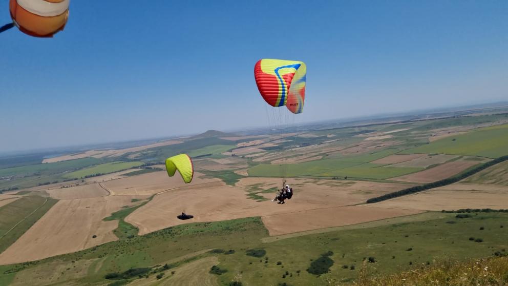 В Предгорном округе открылась многодневная всероссийская гонка парапланерного спорта