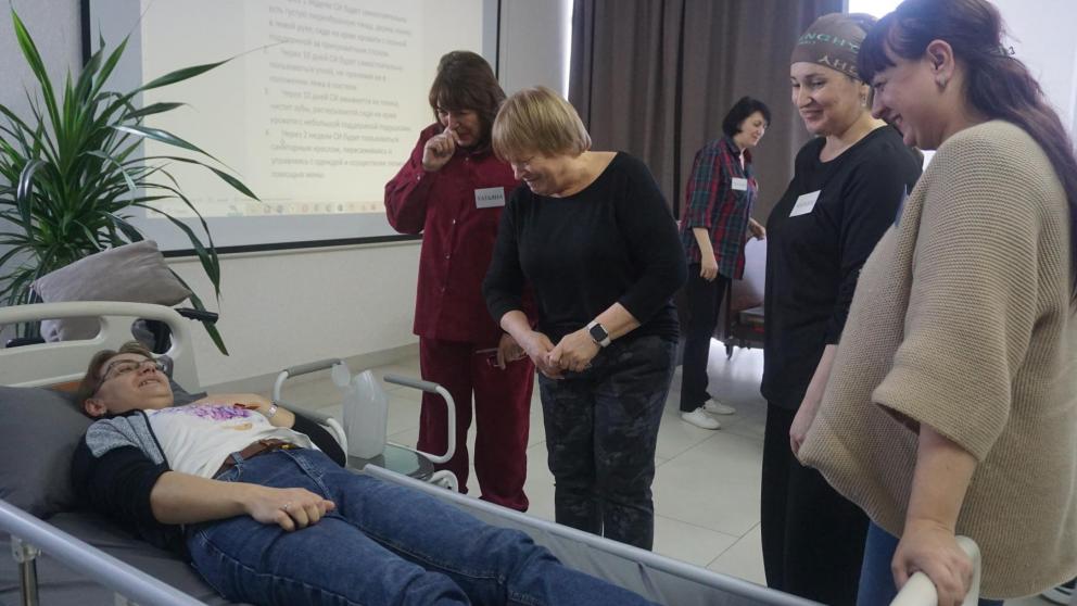 На Ставрополье специалисты центров соцобслуживания освоили новые методы ухода за инвалидами