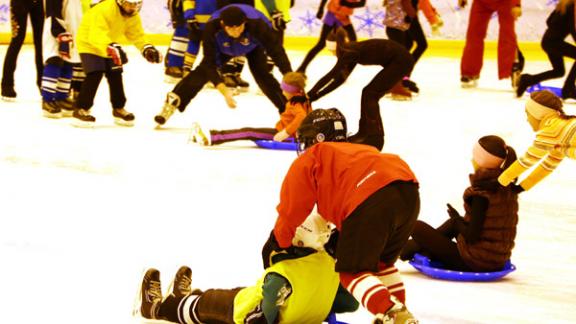 В Невинномысске на льду соперничали «Пираты Карибского моря» и «Горячие сердца»