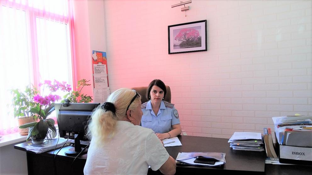 В Невинномысске юрисконсульт отдела полиции проконсультировла граждан