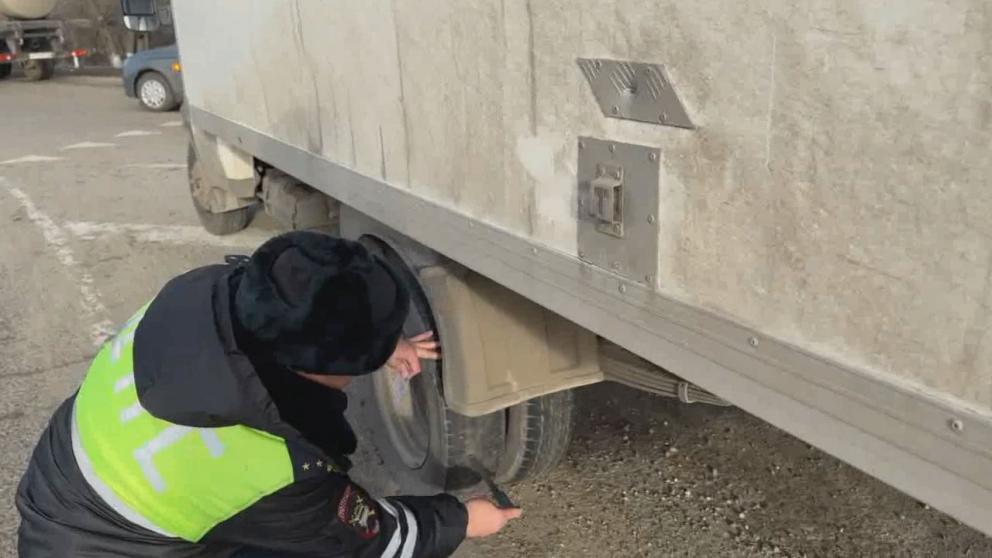 Около 300 пассажирских и грузовых машин проверили автоинспекторы в Невинномысске