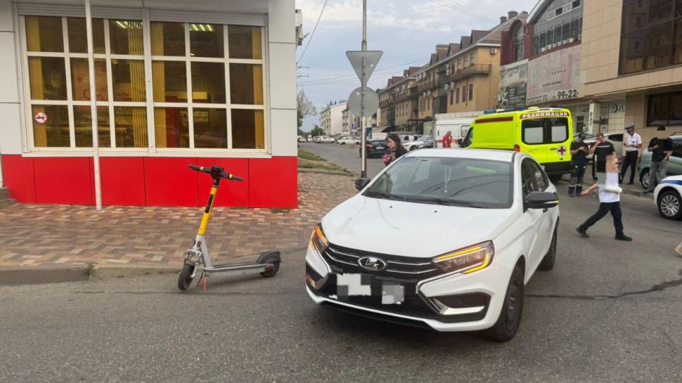 В Ставрополе машина сбила 15-летнего подростка на самокате