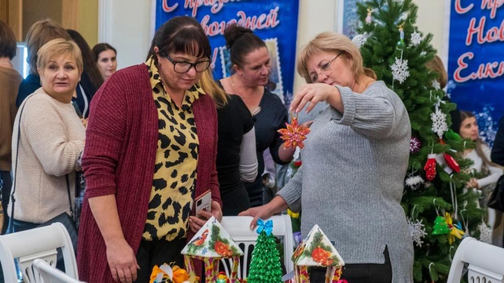 В завершение Года народной культуры новогодние ёлки на Ставрополье украшают по-особому