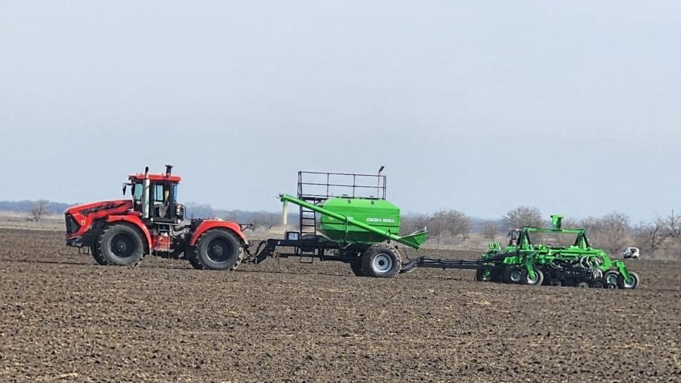 Аграрии Курского округа приступили к севу овса и гороха