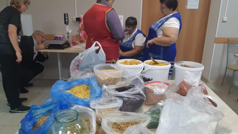Селяне из Изобильненского округа наладили производство сухого борща для бойцов СВО