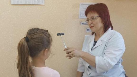 В станице Баклановской на Ставрополье мобильная бригада врачей провела медосмотр детей