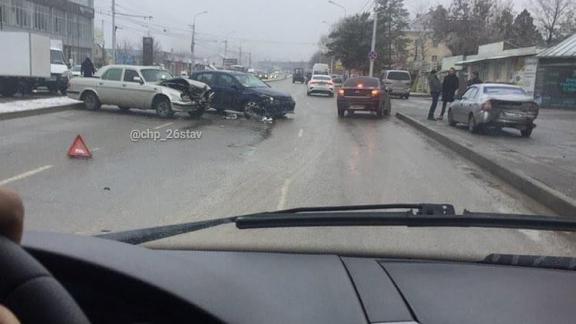На Старомарьевском шоссе Ставрополя не разъехались три автомобиля