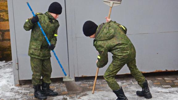 Кадеты-ермоловцы поучаствовали в уборке территории источника Серафима Саровского в Ставрополе