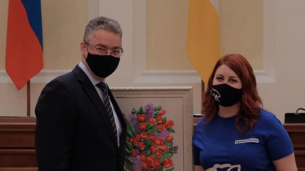 Владимир Владимиров отметил значимость вклада волонтёрского движения в борьбе с коронавирусом