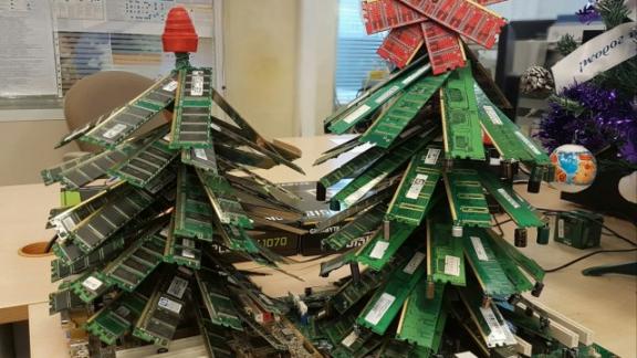 Ёлки из самых необычных материалов можно увидеть в Ставрополе