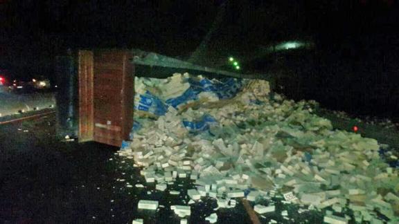 Вблизи поселка Иноземцево опрокинулся грузовой автомобиль с кирпичами