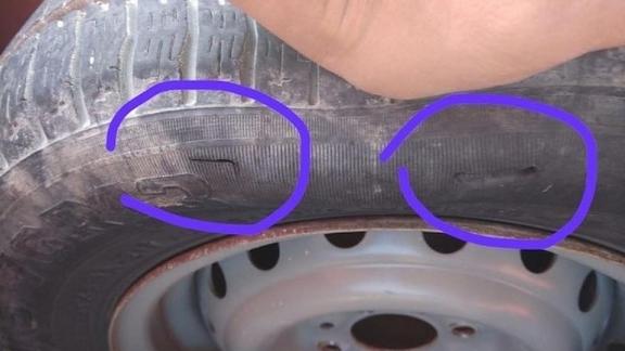 В Пятигорске хулиганы за одну ночь порезали колёса нескольких десятков машин