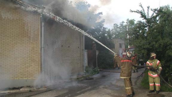 В Предгорном районе огнеборцы потушили пожар в магазине