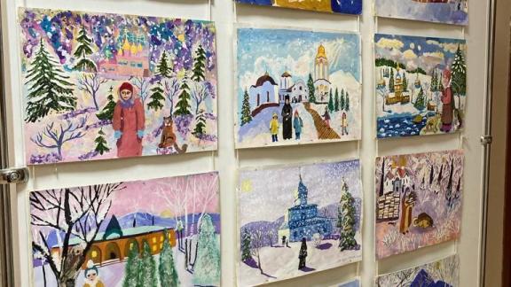 Ессентучане ставили свечи в храмах и молились за мир в рождественский сочельник