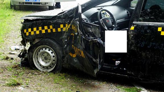 Возле Ессентуков погиб водитель, врезавшийся в дерево