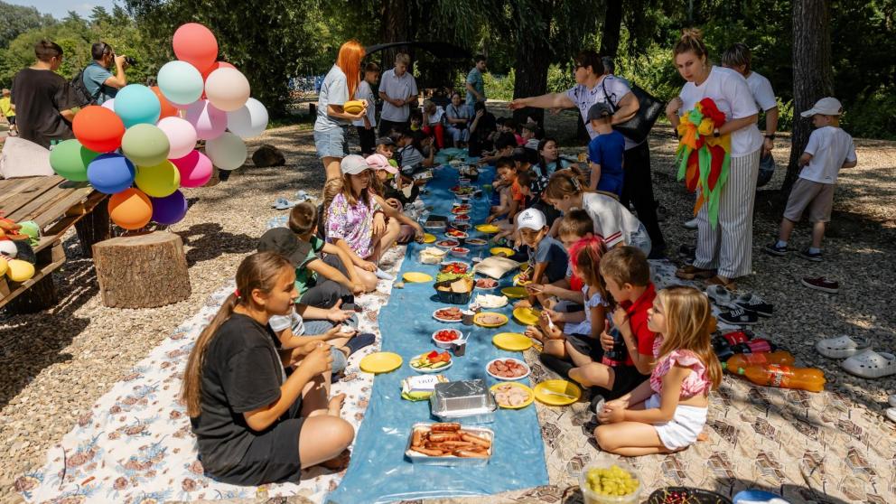 Жители Кисловодска организовали пикник для воспитанников детдомов Ставрополья