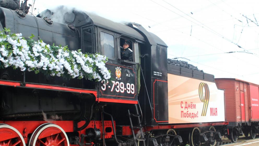 Жители Невинномысска встретили ретро-поезд «Победа»
