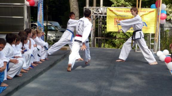 В парке Победы Ставрополя прошли спортивные соревнования в День физкультурника