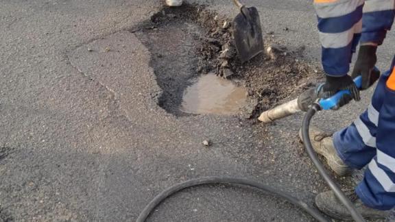 Дорожные службы Ставрополя приступили к ямочному ремонту