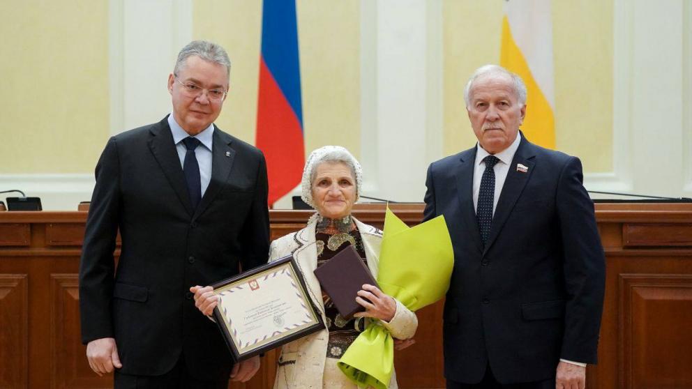 Губернатор Владимиров наградил многодетные семьи Ставрополья