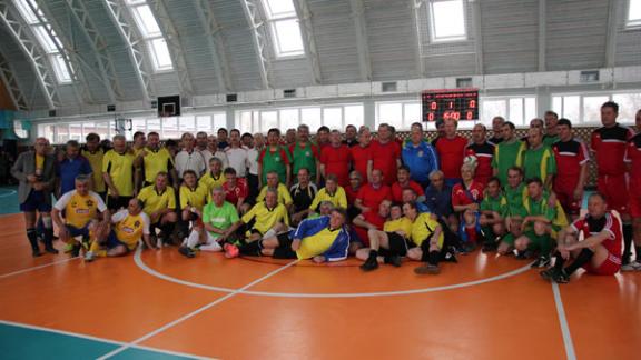 В Зеленокумске разыграли Кубок правительства края по мини-футболу среди ветеранов