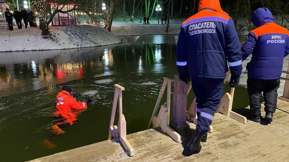 Более тысячи человек окунулись на Крещение в купель в Железноводске