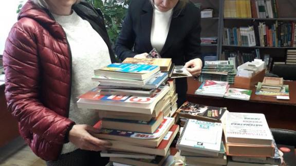 Более 400 книг подарили жители Невинномысска местным библиотекам