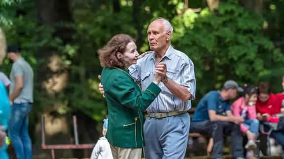 Пожилые жители Георгиевска участвуют в танцевальных «ретро-вечеринках»