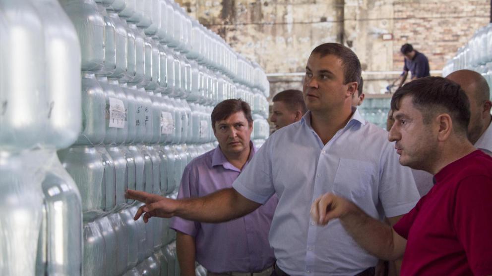 Ставропольский завод «Стеклотара» поставляет в Крым банки для консервирования