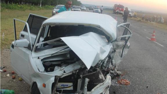 Один человек погиб, 4 ранены в ДТП в Новоселицком районе