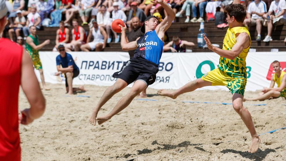 В Ставрополе стартовало первенство России по пляжному гандболу