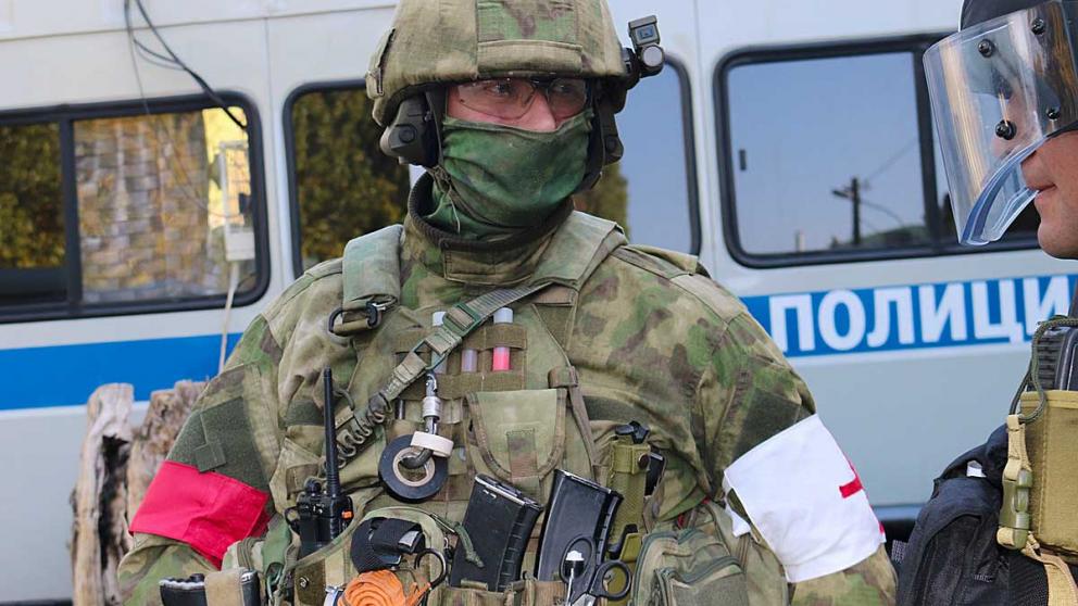 Росгвардейцы спасли многодетную семью во время пожара в многоэтажке Ставрополя