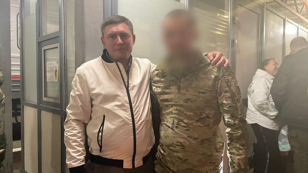 Проезжавшим на поезде мобилизованным солдатам из Предгорья передали оружейное масло, портупеи и сигареты