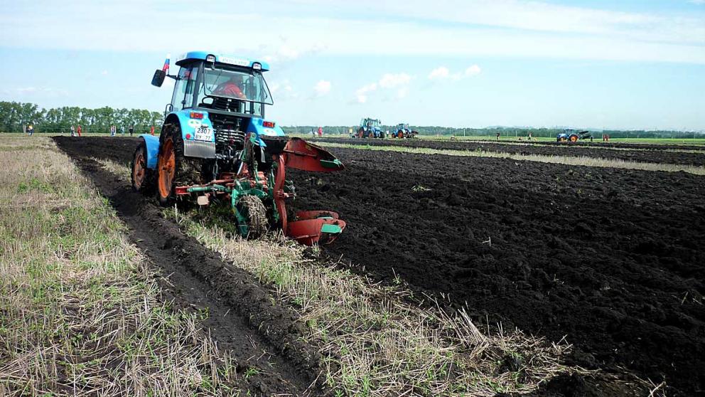 Пьяный тракторист разъезжал по Курскому району