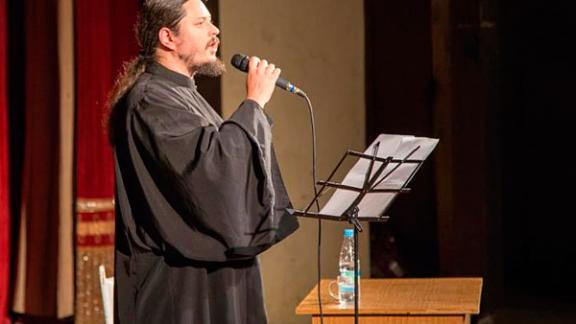 Победитель проекта «Голос» иеромонах Фотий пел для ставропольцев