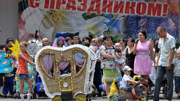 На дефиле колясок в парке Победы Ставрополя представили более 50 моделей