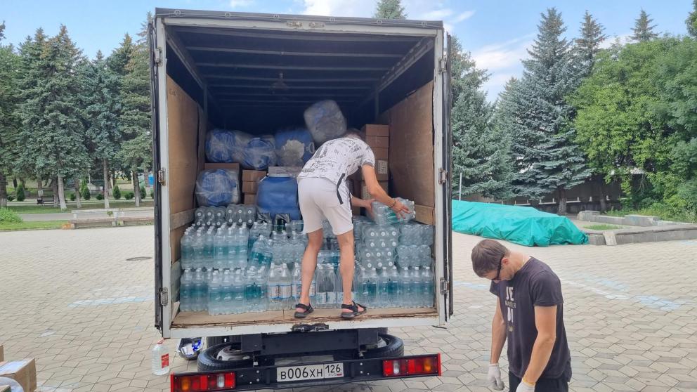 Из Предгорного округа в зону СВО отправилось две газели с посылками