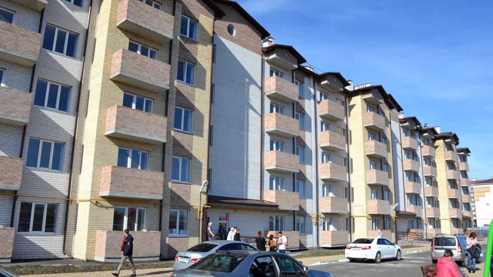 В Невинномысске в этом году детям-сиротам выделили 83 квартиры